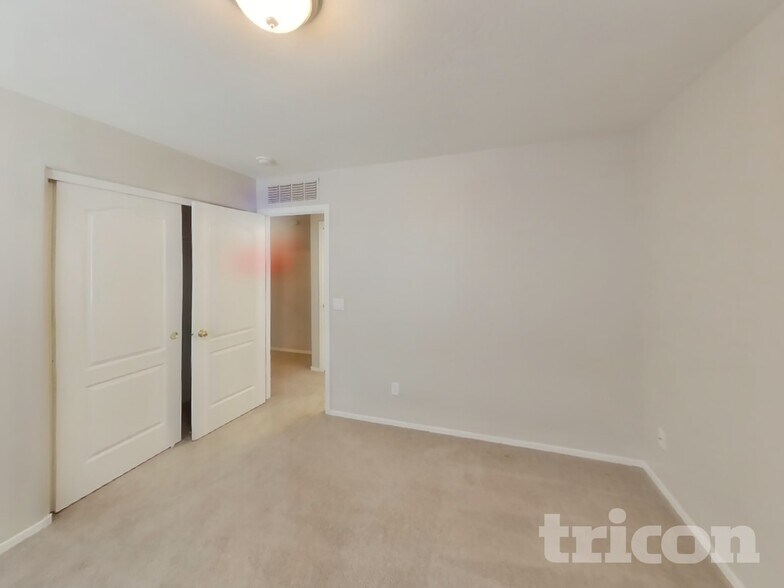 Building Photo - 11328 W Hazelwood St