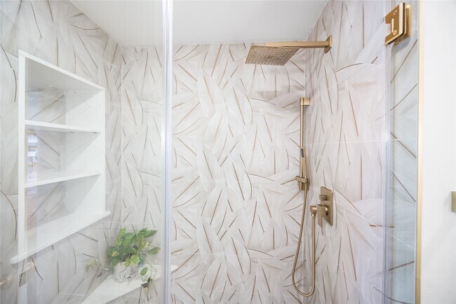 Building Photo - 14 Greenway Plz