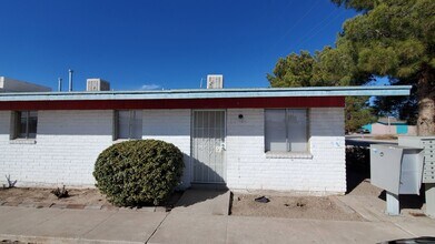 Building Photo - 1402 S Espina St