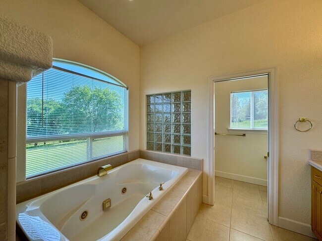 Building Photo - 6255 Peacock Way