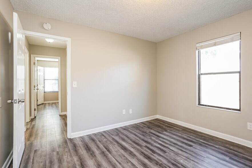 Building Photo - 1464 Rose Hill Dr W