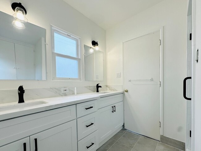 Building Photo - Charming 3 bed/2 bath House for Rent in Si...