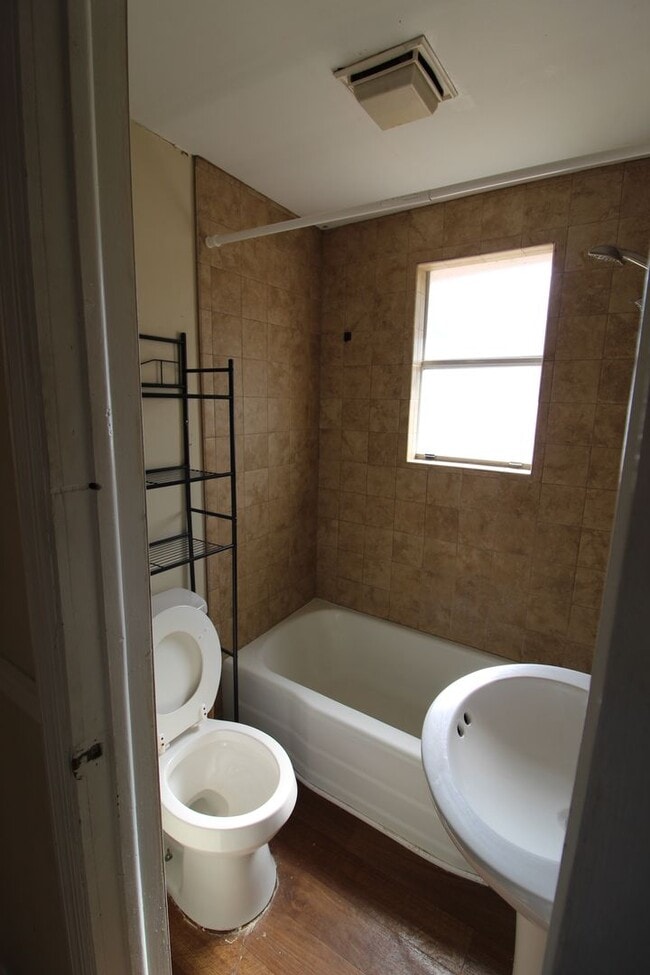 Building Photo - Private Home on 3 acres available now!