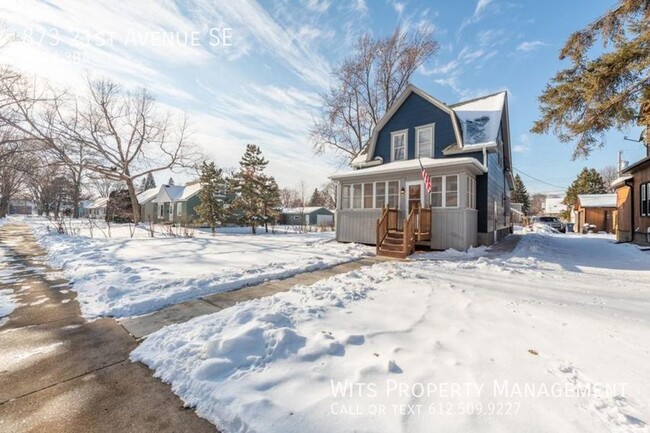 Building Photo - Incredible 5 bed 3 Bath in SE MPLS availab...