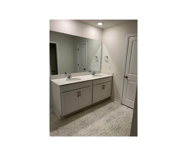 Building Photo - 1215 37th Ave Lane NE