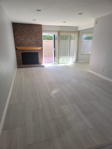 Building Photo - 8139 Via Mallorca