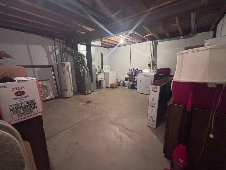 Basement with washer and dryer - 2563B Pheasant Run
