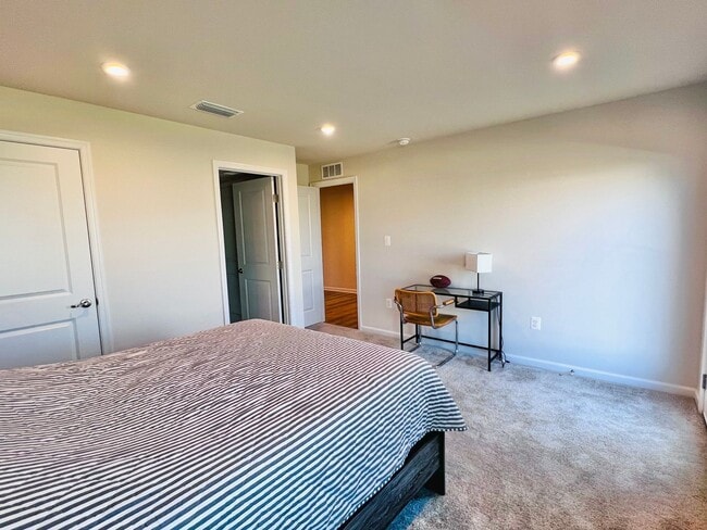Building Photo - MINUTES TO VRE AND ALL THE CONVENIENCES OF...