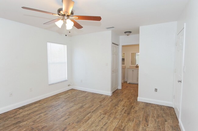 Building Photo - ANNUAL RENTAL: 3 Bedroom Single Family Hom...