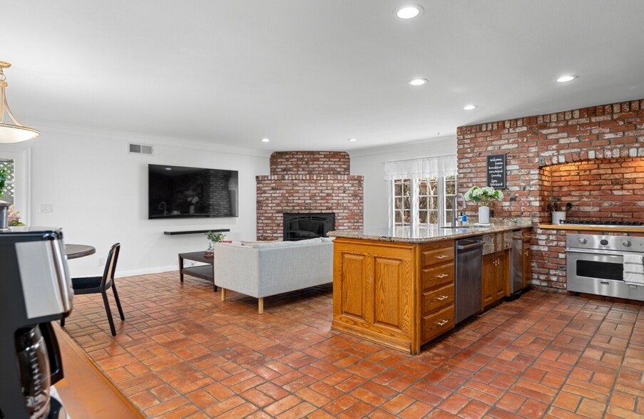 Building Photo - 16842 Harkness Cir