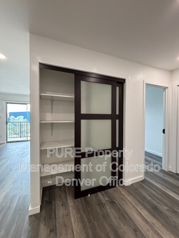 Building Photo - 1150 Golden Cir