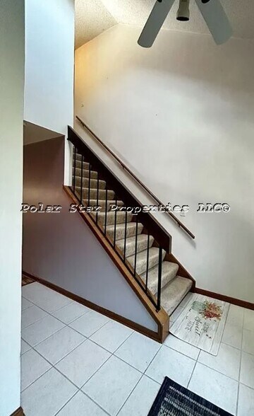 Building Photo - 767 Robin Rd