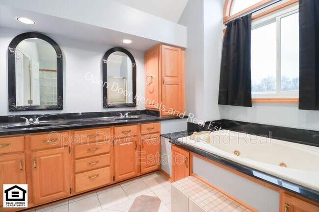 Building Photo - 8218 Fountainhead Dr