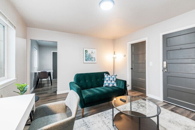 Building Photo - 1818 Court F