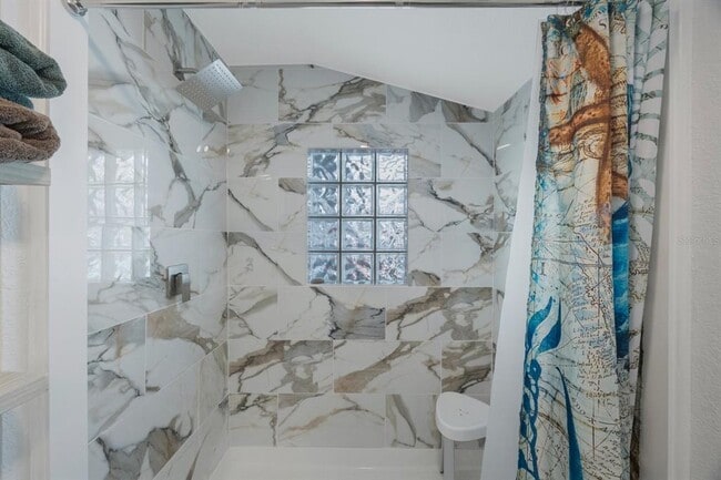 Building Photo - 1010 E Fern St