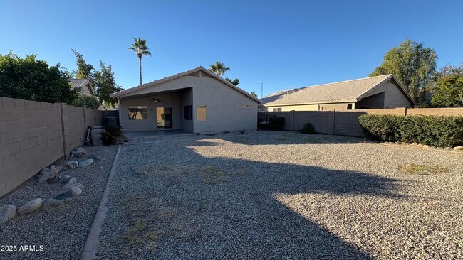 Building Photo - 9214 W Ross Ave