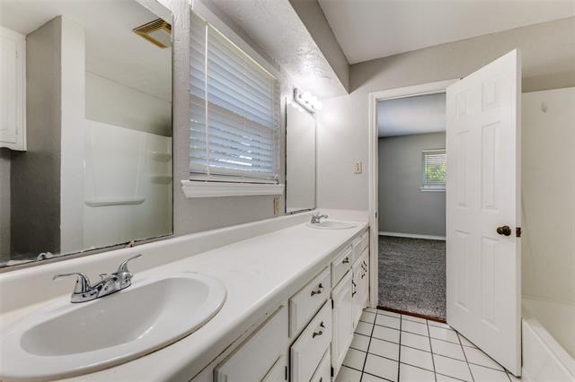 Building Photo - 1602 Iroquois Dr