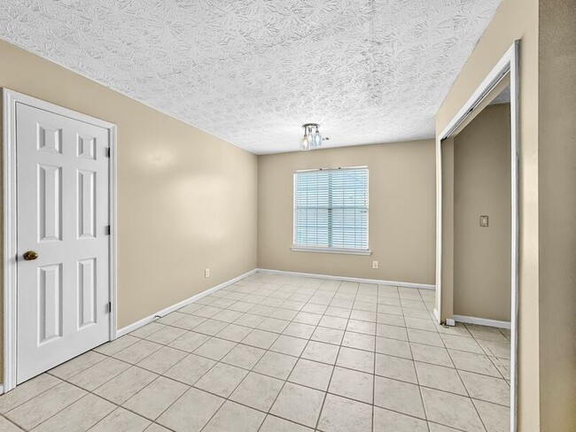 Building Photo - 10623 Pine Forest Ln