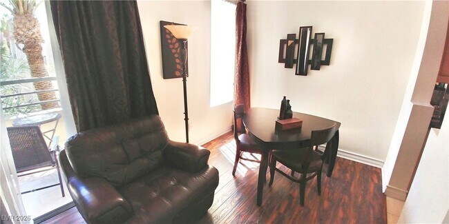 Building Photo - 230 E Flamingo Rd