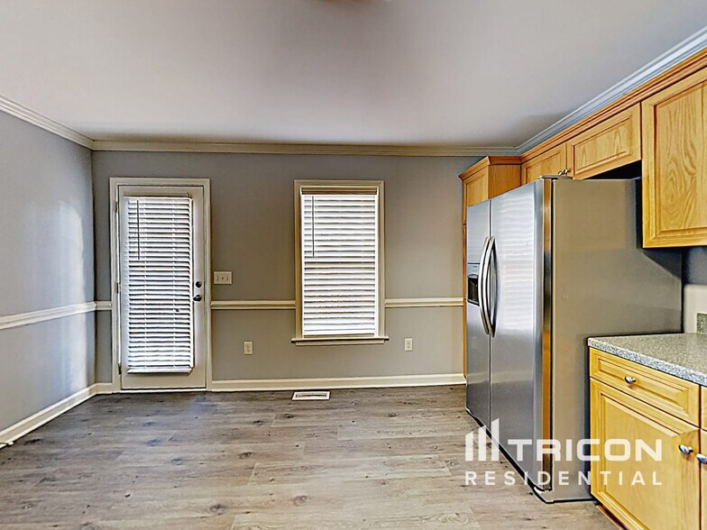 Building Photo - 1670 Red Bird Cir SE