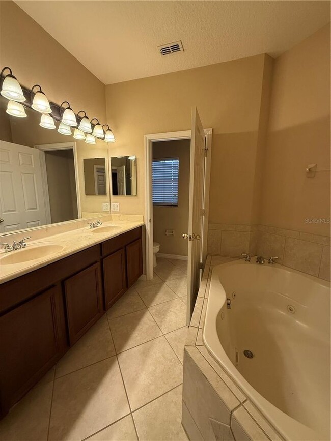 Building Photo - Beautiful Townhome for Rent
