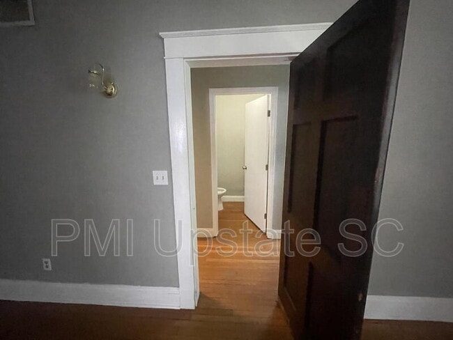 Building Photo - 181 N Fairview Ave