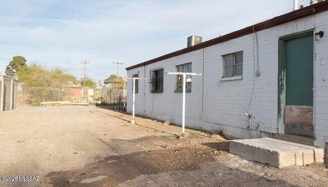 Building Photo - 2617 S Norton Vista
