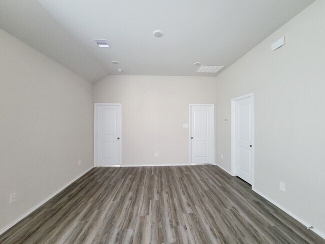 Building Photo - 11720 White Cedar St