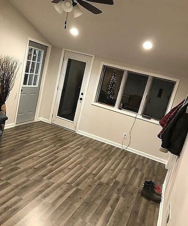 Building Photo - NEW LISTING!!! Beautiful 6 bedroom, 2 bath...