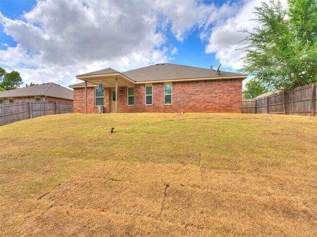 Building Photo - Home in gated community