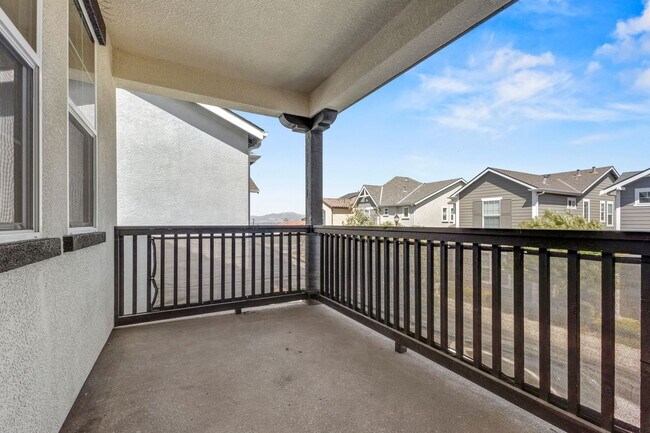 Building Photo - 3 Bed, 3 Bath East Garrison