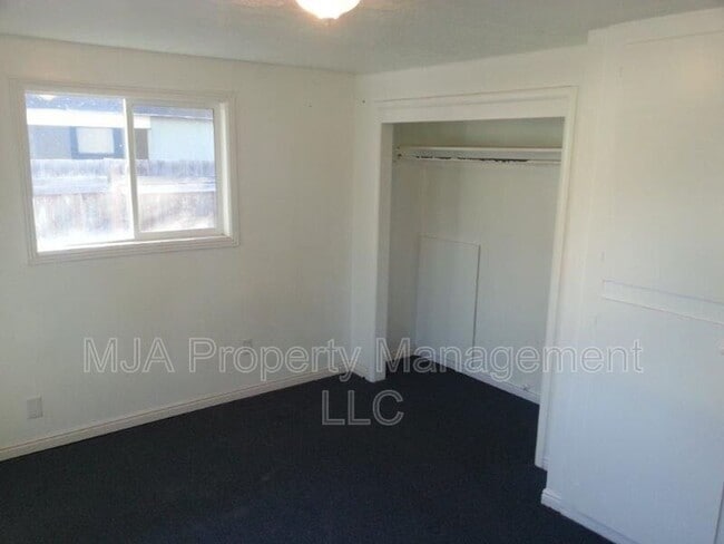 Building Photo - 196 Baird Ave