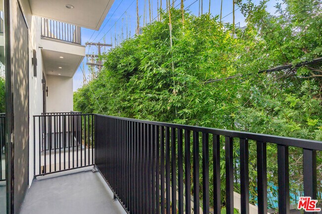 Building Photo - 1651 Selby Ave