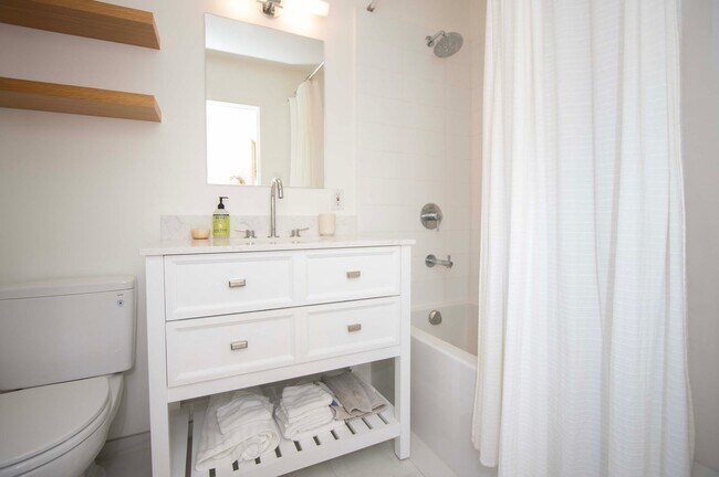 Building Photo - Perfect Family Home in Flats of Kentfield ...