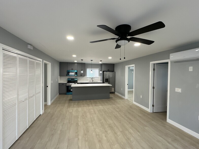 Building Photo - 1351 Baldwin St