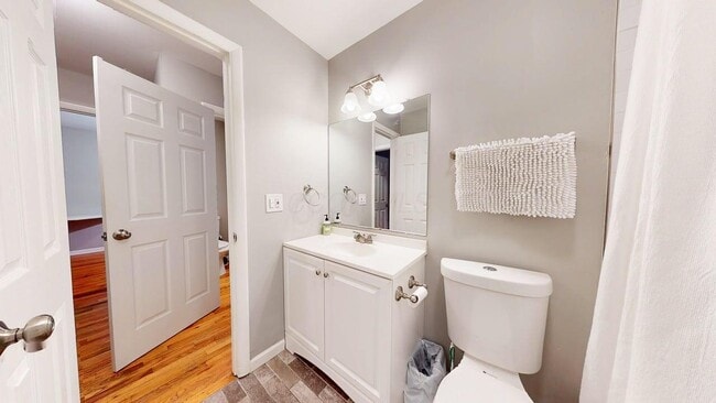 Building Photo - 32 Marion St