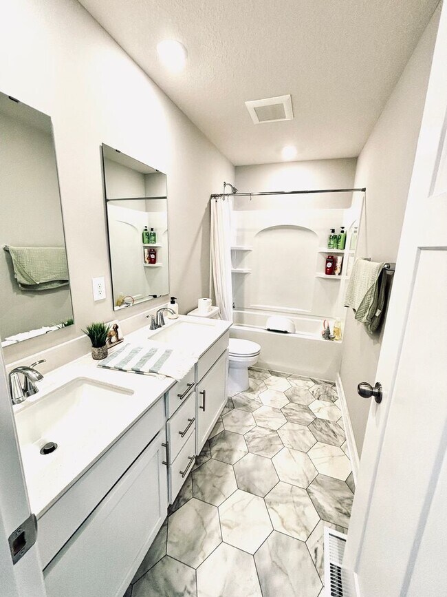 Building Photo - Beautiful and Spacious 4 Bedroom Home / New Construction!
