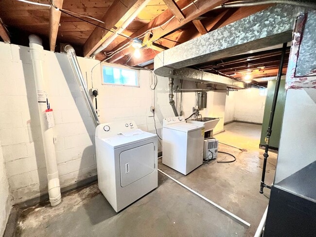 Building Photo - Single-Family Home Minutes from Saint Mary's!