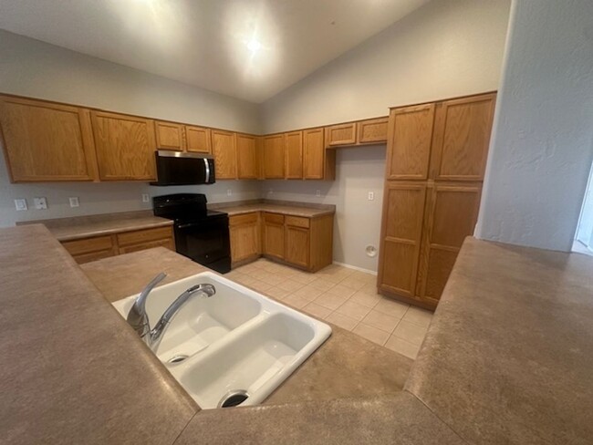 Building Photo - Single level 4 bedroom home in Chandler, w...