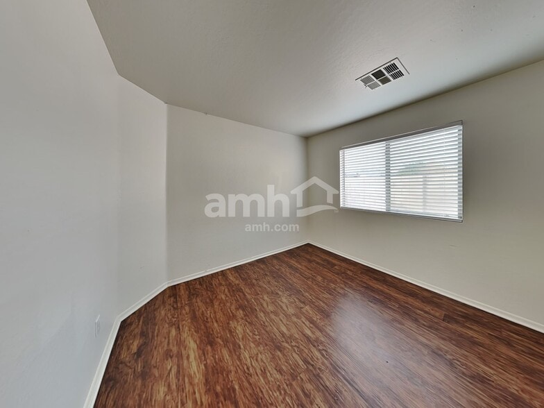 Building Photo - 4228 S 100th Dr