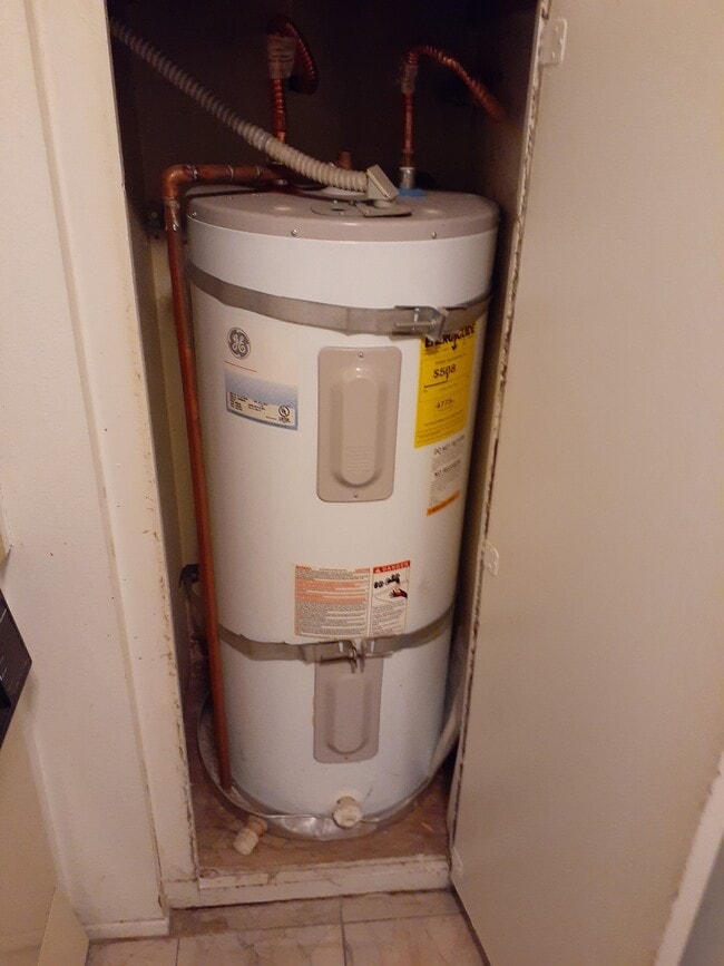 Building Photo - 7740 Redlands St