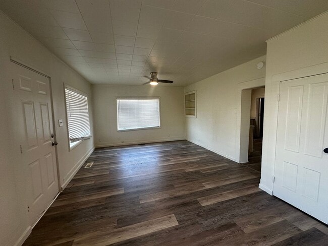 Building Photo - 3 bedroom 1 bath house