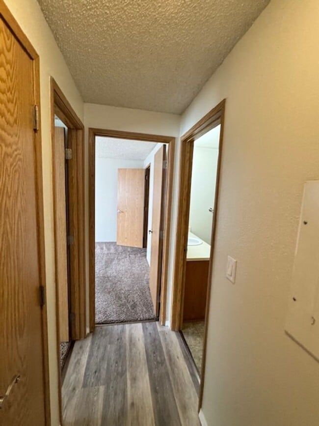 Building Photo - SINGLE LEVEL 2 BEDROOM CONDO