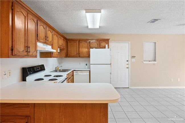 Building Photo - 6 Oasis Dr