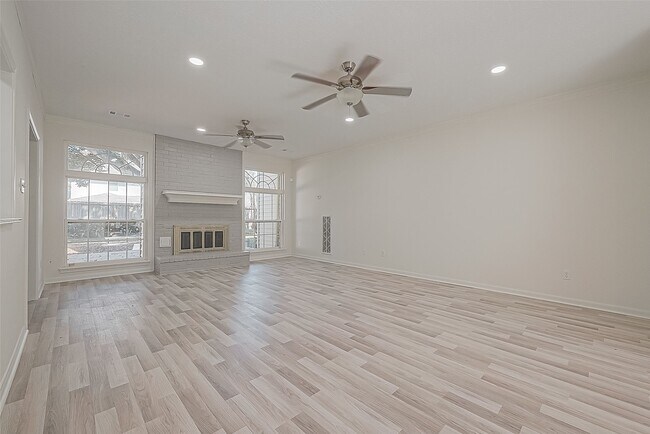 Building Photo - 1015 Sugar Lakes Dr
