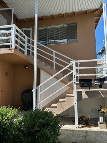 upper 1 bdrm north side - 919 Portola Ave