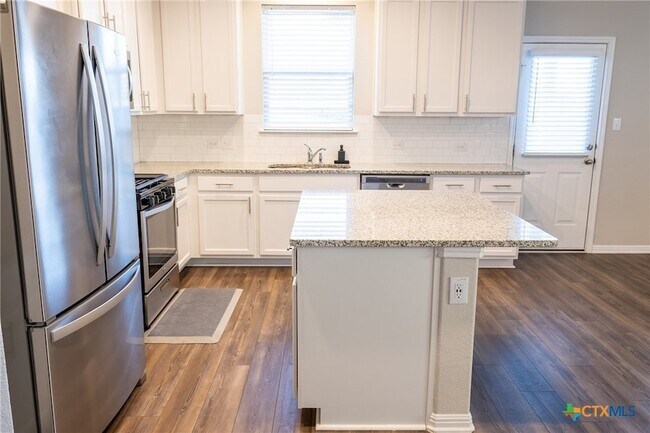 Building Photo - 366 Silver Springs Bend