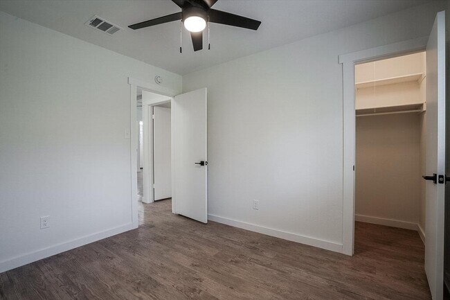 Building Photo - 12812 Covington Trail