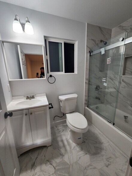 Master bath - 3449 Michigan Ave