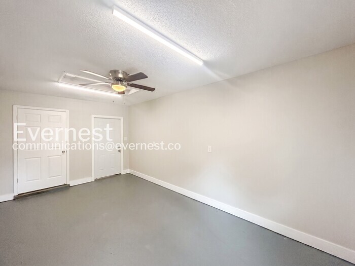 Building Photo - 2912 Waverly Dr